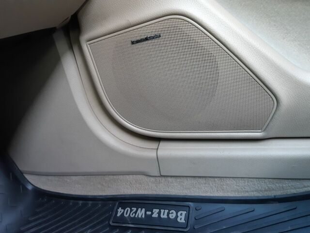 Белый Мерседес 250, объемом двигателя 1.8 л и пробегом 140 тыс. км за 14000 $, фото 19 на Automoto.ua