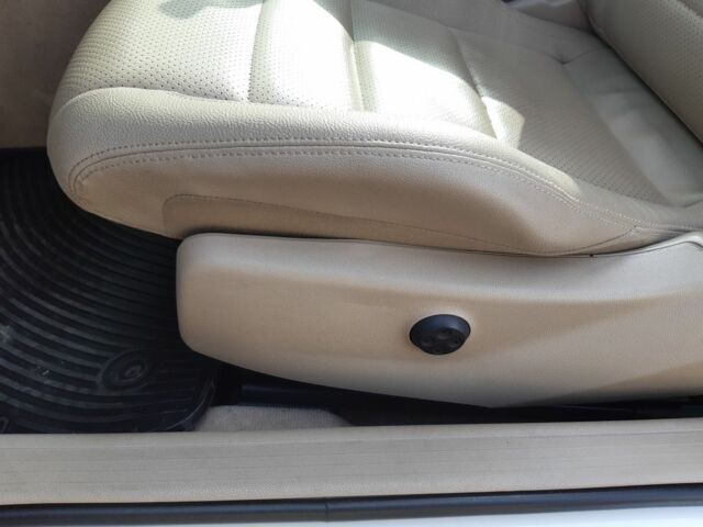 Белый Мерседес 250, объемом двигателя 1.8 л и пробегом 140 тыс. км за 14000 $, фото 22 на Automoto.ua