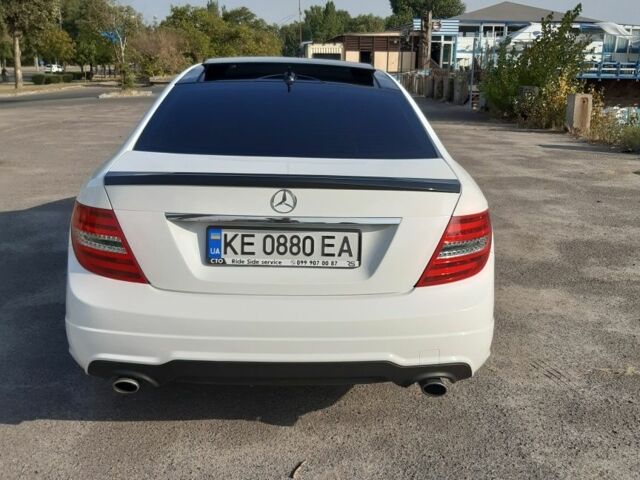 Белый Мерседес 250, объемом двигателя 1.8 л и пробегом 140 тыс. км за 14000 $, фото 11 на Automoto.ua