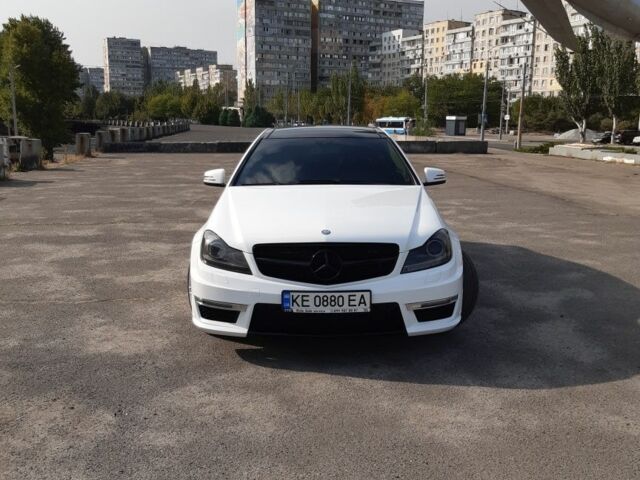 Белый Мерседес 250, объемом двигателя 1.8 л и пробегом 140 тыс. км за 14000 $, фото 3 на Automoto.ua