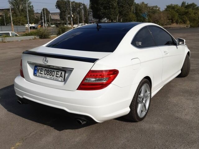 Белый Мерседес 250, объемом двигателя 1.8 л и пробегом 140 тыс. км за 14000 $, фото 6 на Automoto.ua