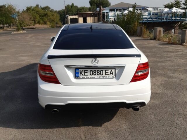 Белый Мерседес 250, объемом двигателя 1.8 л и пробегом 140 тыс. км за 14000 $, фото 7 на Automoto.ua