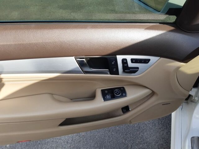 Белый Мерседес 250, объемом двигателя 1.8 л и пробегом 140 тыс. км за 14000 $, фото 15 на Automoto.ua