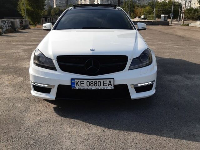 Белый Мерседес 250, объемом двигателя 1.8 л и пробегом 140 тыс. км за 14000 $, фото 8 на Automoto.ua