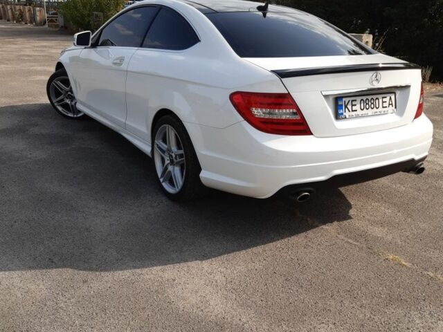 Белый Мерседес 250, объемом двигателя 1.8 л и пробегом 140 тыс. км за 14000 $, фото 5 на Automoto.ua