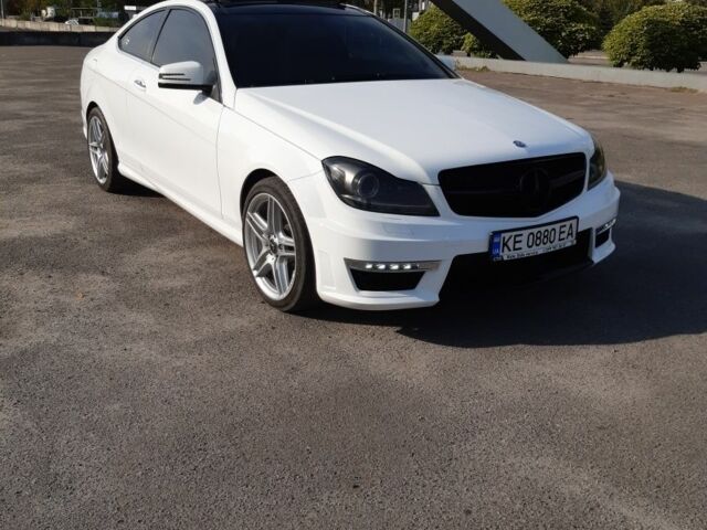 Белый Мерседес 250, объемом двигателя 1.8 л и пробегом 140 тыс. км за 14000 $, фото 1 на Automoto.ua