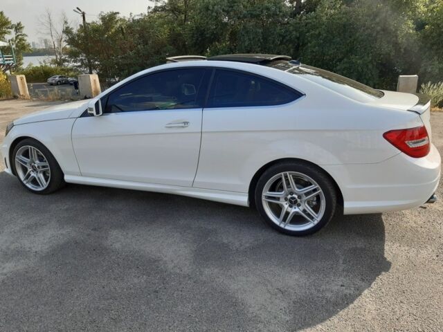 Белый Мерседес 250, объемом двигателя 1.8 л и пробегом 140 тыс. км за 14000 $, фото 12 на Automoto.ua