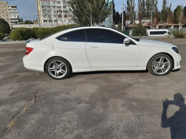 Белый Мерседес 250, объемом двигателя 1.8 л и пробегом 140 тыс. км за 14000 $, фото 10 на Automoto.ua