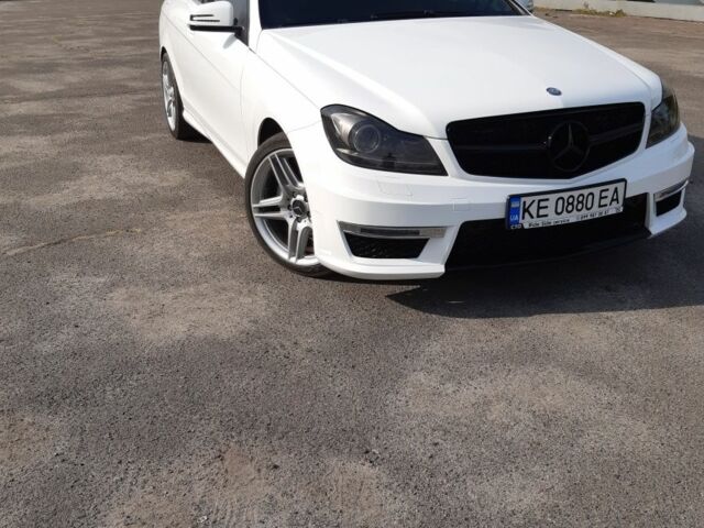 Белый Мерседес 250, объемом двигателя 1.8 л и пробегом 140 тыс. км за 14000 $, фото 4 на Automoto.ua