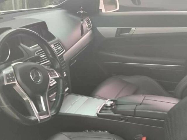 Белый Мерседес 250, объемом двигателя 2 л и пробегом 150 тыс. км за 23394 $, фото 2 на Automoto.ua