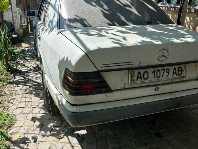Белый Мерседес 250, объемом двигателя 2.5 л и пробегом 550 тыс. км за 900 $, фото 3 на Automoto.ua