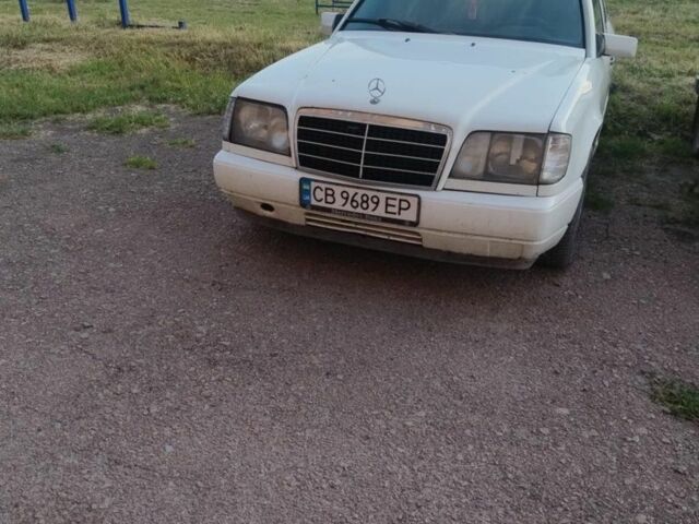 Белый Мерседес 250, объемом двигателя 2.5 л и пробегом 400 тыс. км за 1700 $, фото 1 на Automoto.ua