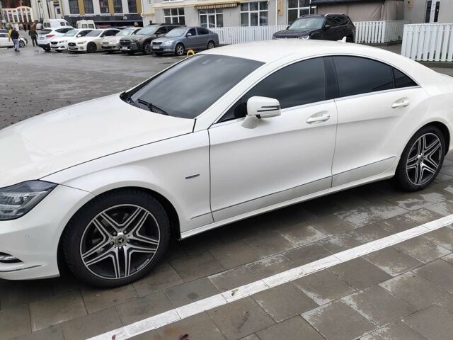 Белый Мерседес 250, объемом двигателя 2.1 л и пробегом 150 тыс. км за 21900 $, фото 3 на Automoto.ua