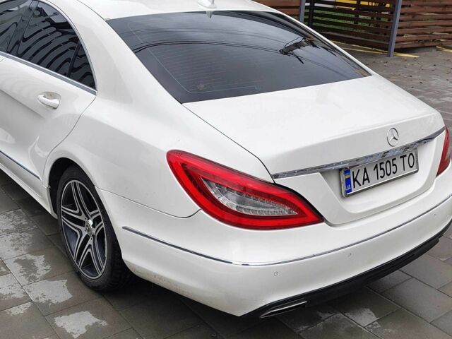 Белый Мерседес 250, объемом двигателя 2.1 л и пробегом 150 тыс. км за 21900 $, фото 2 на Automoto.ua