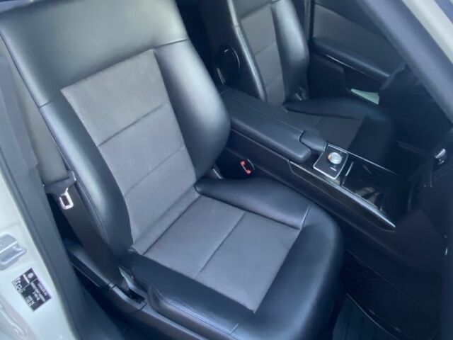 Білий Мерседес 250, об'ємом двигуна 1.8 л та пробігом 250 тис. км за 12700 $, фото 6 на Automoto.ua