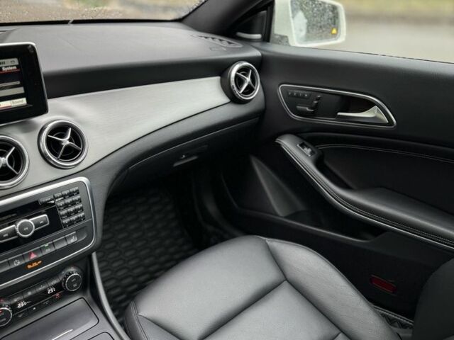 Белый Мерседес 250, объемом двигателя 2 л и пробегом 159 тыс. км за 15100 $, фото 16 на Automoto.ua