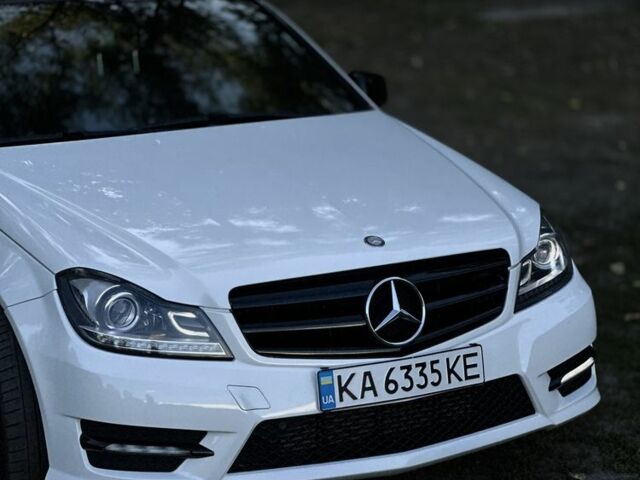 Білий Мерседес 250, об'ємом двигуна 1.8 л та пробігом 230 тис. км за 12555 $, фото 7 на Automoto.ua