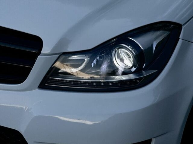 Білий Мерседес 250, об'ємом двигуна 1.8 л та пробігом 230 тис. км за 12555 $, фото 8 на Automoto.ua