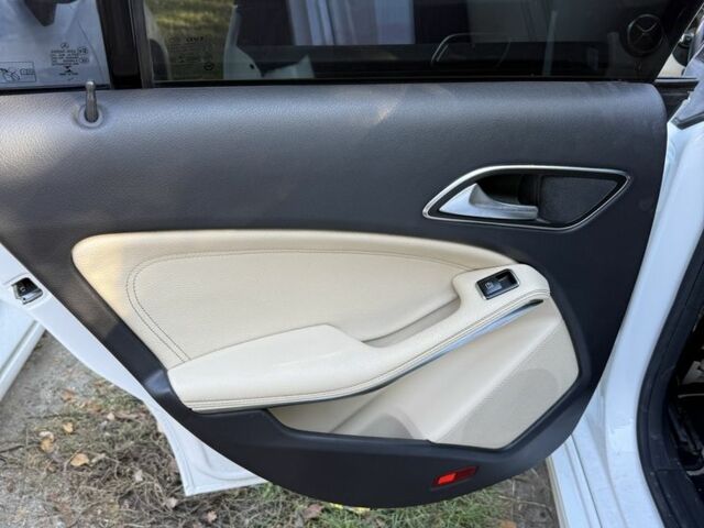 Білий Мерседес 250, об'ємом двигуна 2 л та пробігом 236 тис. км за 13999 $, фото 8 на Automoto.ua