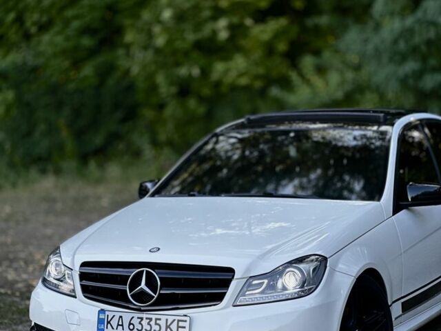 Білий Мерседес 250, об'ємом двигуна 1.8 л та пробігом 230 тис. км за 12555 $, фото 6 на Automoto.ua