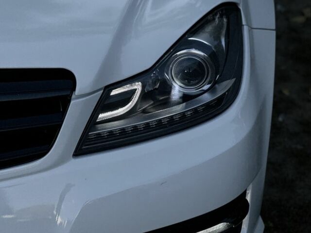 Білий Мерседес 250, об'ємом двигуна 1.8 л та пробігом 230 тис. км за 12555 $, фото 10 на Automoto.ua