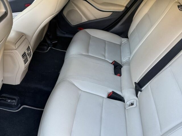 Білий Мерседес 250, об'ємом двигуна 2 л та пробігом 236 тис. км за 13999 $, фото 9 на Automoto.ua