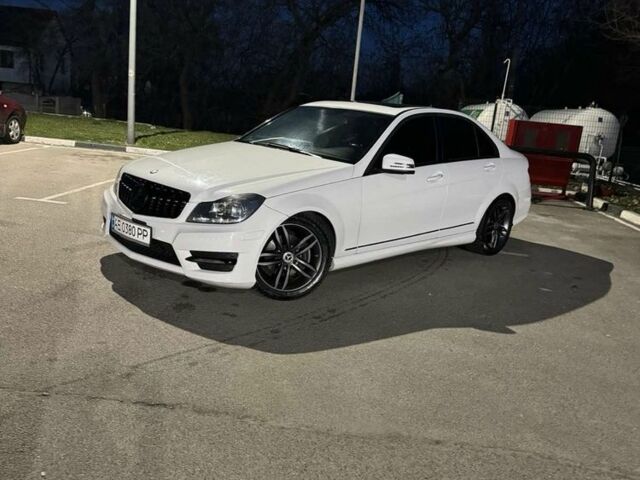 Белый Мерседес 250, объемом двигателя 1.8 л и пробегом 154 тыс. км за 14250 $, фото 4 на Automoto.ua