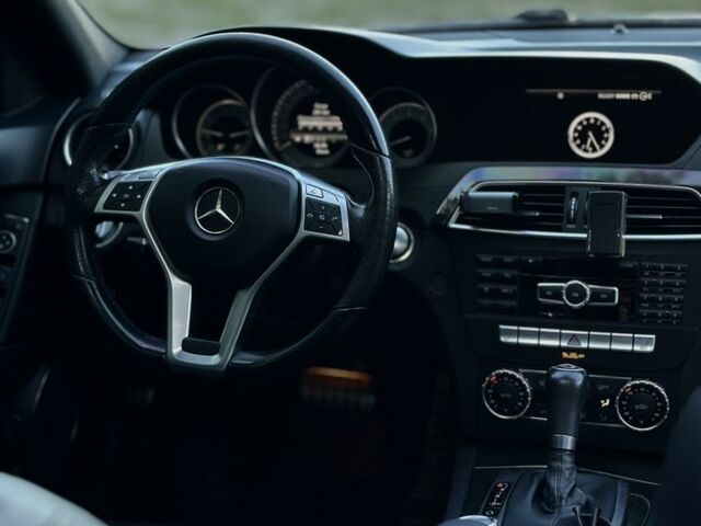 Білий Мерседес 250, об'ємом двигуна 1.8 л та пробігом 230 тис. км за 12555 $, фото 12 на Automoto.ua