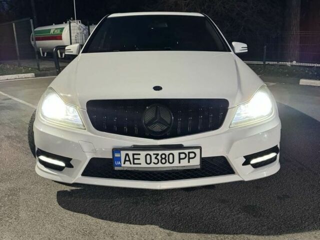 Белый Мерседес 250, объемом двигателя 1.8 л и пробегом 154 тыс. км за 14250 $, фото 1 на Automoto.ua