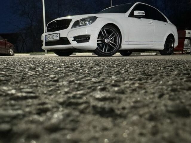 Белый Мерседес 250, объемом двигателя 1.8 л и пробегом 154 тыс. км за 14250 $, фото 3 на Automoto.ua