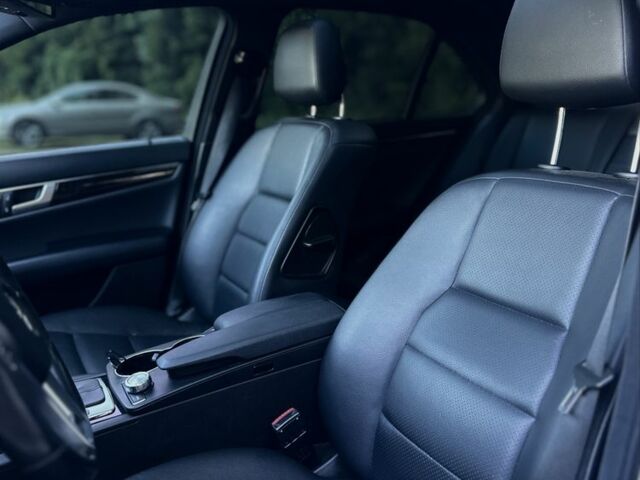 Білий Мерседес 250, об'ємом двигуна 1.8 л та пробігом 230 тис. км за 12555 $, фото 16 на Automoto.ua