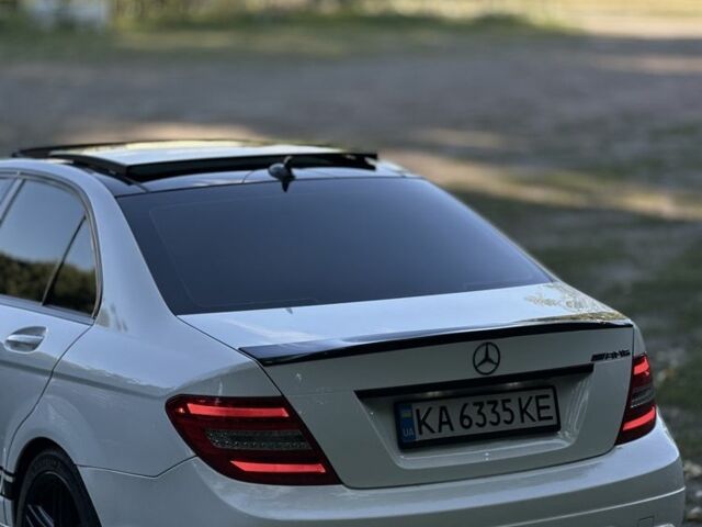 Білий Мерседес 250, об'ємом двигуна 1.8 л та пробігом 230 тис. км за 12555 $, фото 3 на Automoto.ua