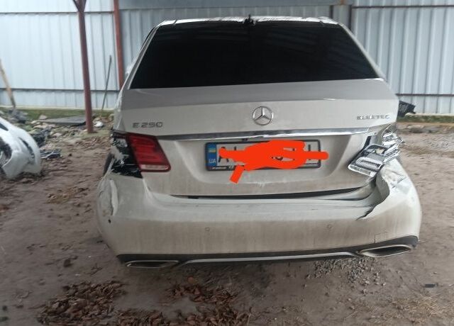 Білий Мерседес 250, об'ємом двигуна 2 л та пробігом 200 тис. км за 9000 $, фото 2 на Automoto.ua