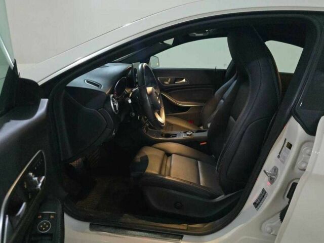 Белый Мерседес 250, объемом двигателя 2 л и пробегом 121 тыс. км за 19000 $, фото 7 на Automoto.ua