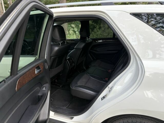 Білий Мерседес 250, об'ємом двигуна 2.1 л та пробігом 259 тис. км за 18000 $, фото 6 на Automoto.ua