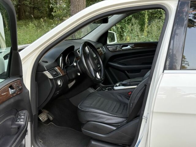 Білий Мерседес 250, об'ємом двигуна 2.1 л та пробігом 259 тис. км за 18000 $, фото 5 на Automoto.ua