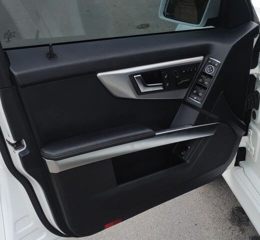 Белый Мерседес 250, объемом двигателя 2.1 л и пробегом 138 тыс. км за 15500 $, фото 19 на Automoto.ua