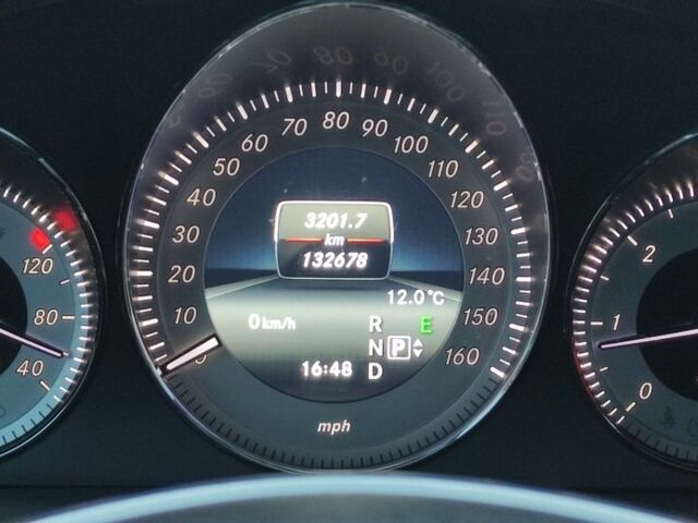 Белый Мерседес 250, объемом двигателя 2.1 л и пробегом 138 тыс. км за 15500 $, фото 10 на Automoto.ua