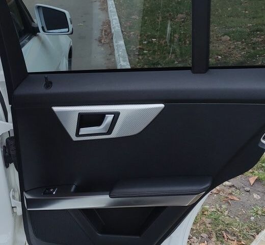 Белый Мерседес 250, объемом двигателя 2.1 л и пробегом 138 тыс. км за 15500 $, фото 14 на Automoto.ua