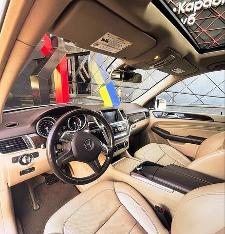 Белый Мерседес 250, объемом двигателя 2.1 л и пробегом 297 тыс. км за 22900 $, фото 3 на Automoto.ua