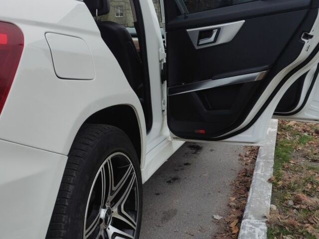 Белый Мерседес 250, объемом двигателя 2.1 л и пробегом 138 тыс. км за 15500 $, фото 17 на Automoto.ua