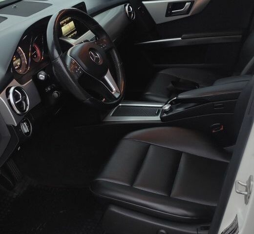 Белый Мерседес 250, объемом двигателя 2.1 л и пробегом 138 тыс. км за 15500 $, фото 8 на Automoto.ua