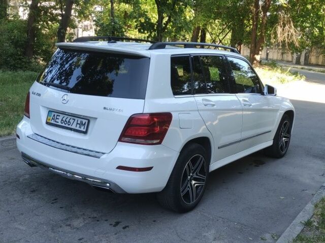 Белый Мерседес 250, объемом двигателя 2.1 л и пробегом 138 тыс. км за 15500 $, фото 5 на Automoto.ua