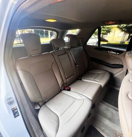 Белый Мерседес 250, объемом двигателя 2.1 л и пробегом 297 тыс. км за 22900 $, фото 4 на Automoto.ua