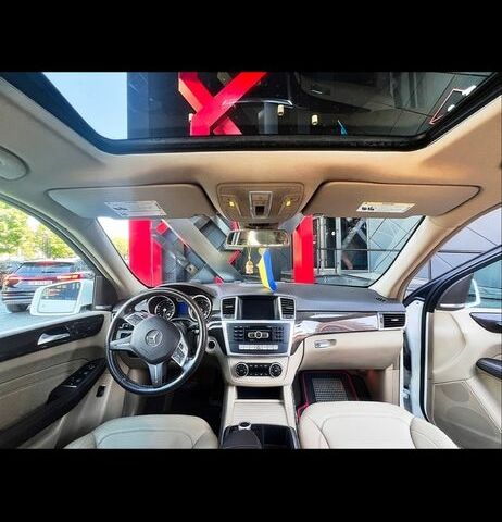 Белый Мерседес 250, объемом двигателя 2.1 л и пробегом 297 тыс. км за 22900 $, фото 7 на Automoto.ua