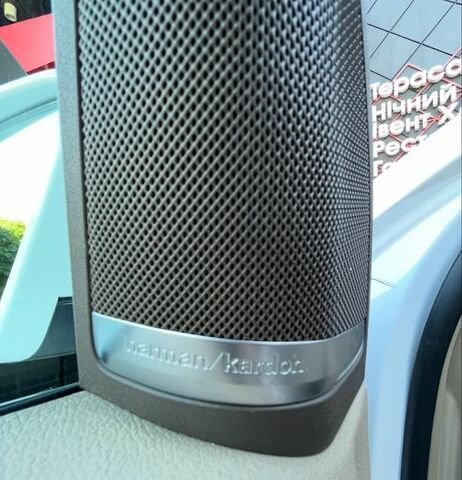 Белый Мерседес 250, объемом двигателя 2.1 л и пробегом 297 тыс. км за 22900 $, фото 8 на Automoto.ua