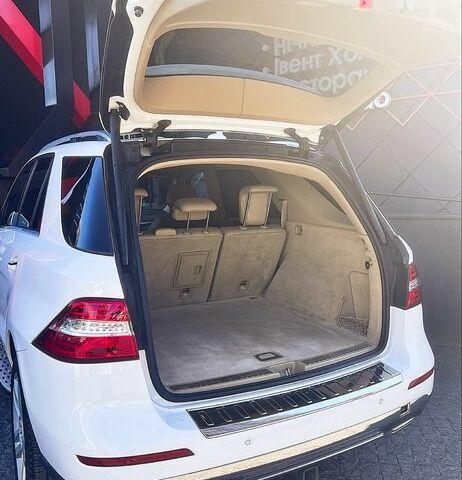 Белый Мерседес 250, объемом двигателя 2.1 л и пробегом 297 тыс. км за 22900 $, фото 2 на Automoto.ua