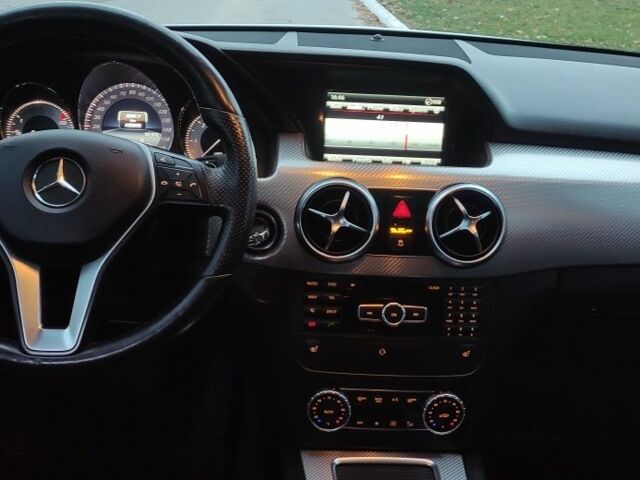 Белый Мерседес 250, объемом двигателя 2.1 л и пробегом 138 тыс. км за 15500 $, фото 7 на Automoto.ua