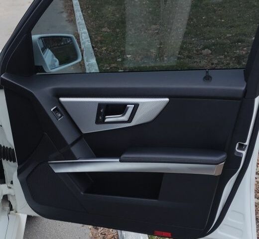 Белый Мерседес 250, объемом двигателя 2.1 л и пробегом 138 тыс. км за 15500 $, фото 15 на Automoto.ua