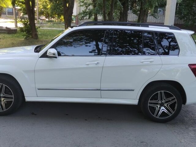 Белый Мерседес 250, объемом двигателя 2.1 л и пробегом 138 тыс. км за 15500 $, фото 3 на Automoto.ua